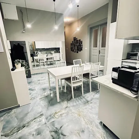 Eclusive & Quiet Center Near Oktogon Only Female Budapest